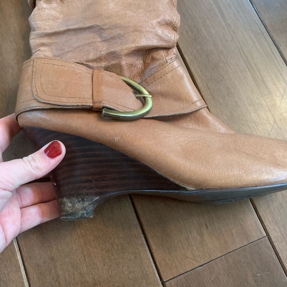 Camel colored wedge boots - Picture 3 of 8